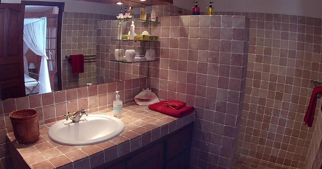 Agreable Chambre D'Hotes, Sdb, Piscine, Carbet Cuisine. Сен-Клод Экстерьер фото