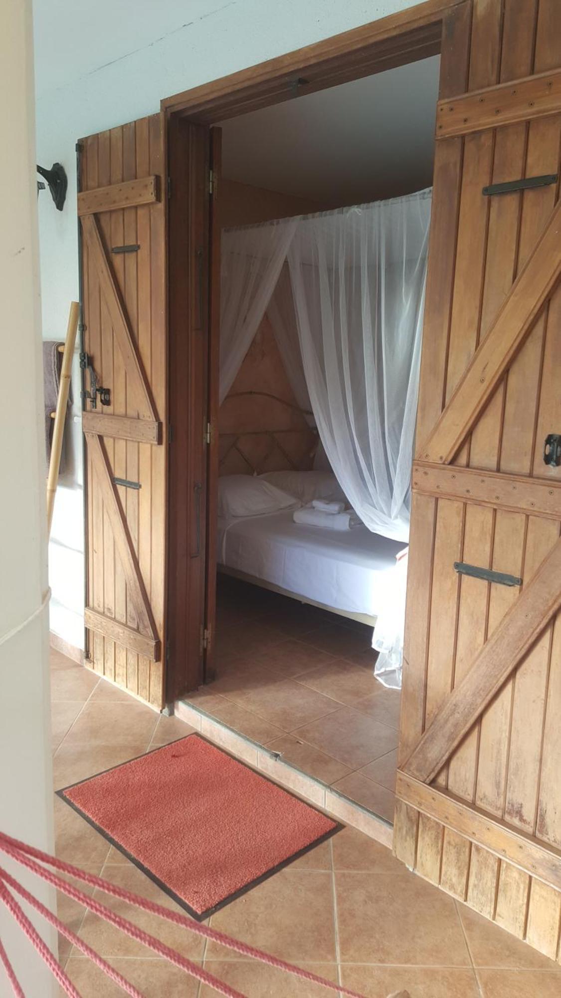 Agreable Chambre D'Hotes, Sdb, Piscine, Carbet Cuisine. Сен-Клод Экстерьер фото